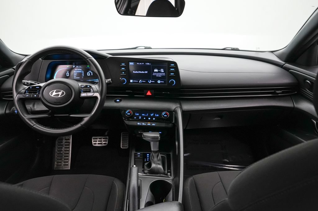 Used 2025 Hyundai Elantra Sport FWD image 14