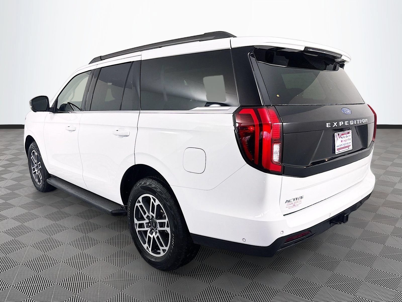Certified 2025 Ford Expedition Active AWD/4WD image 5