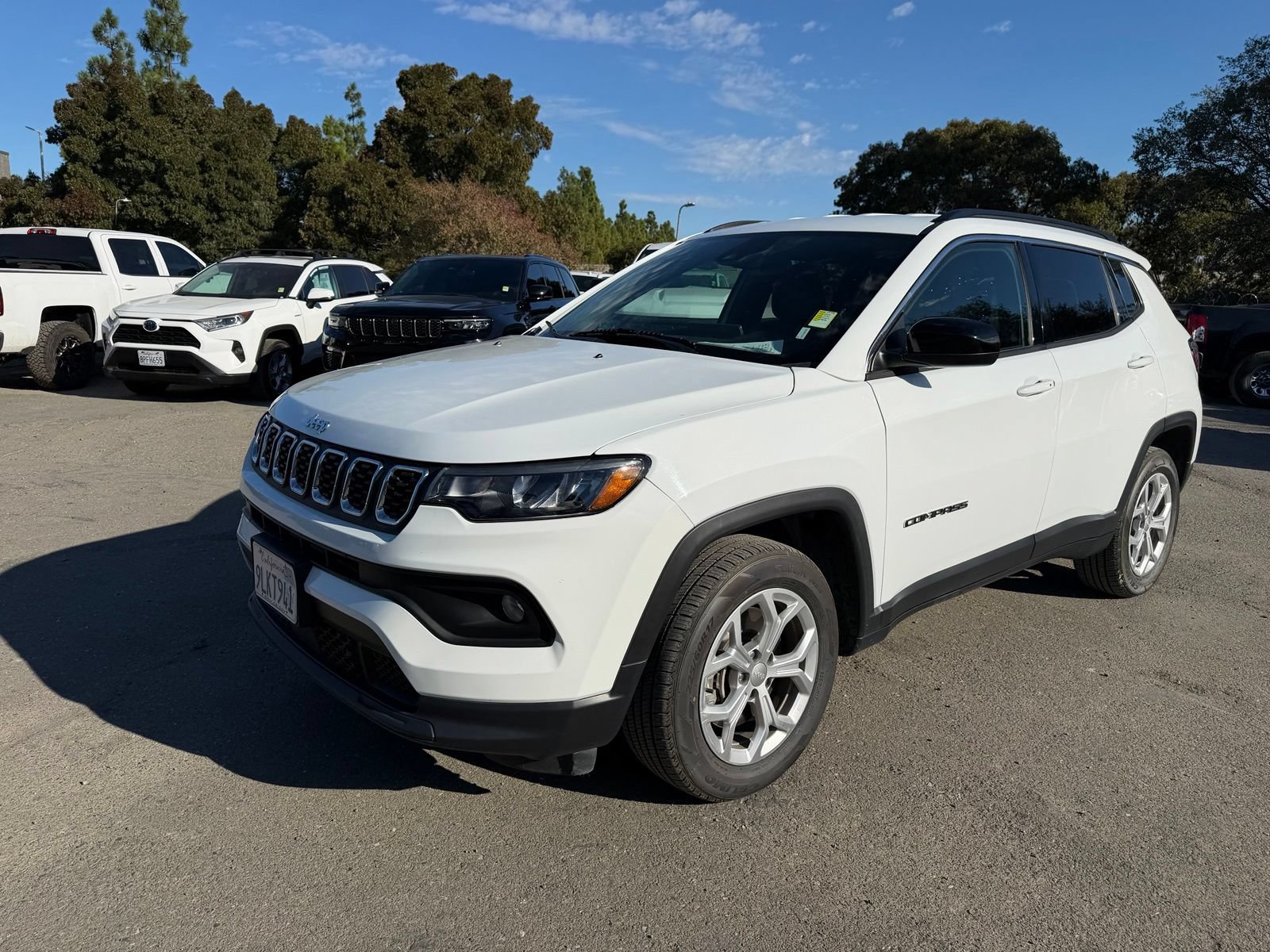 Used 2024 Jeep Compass Latitude AWD/4WD image 1