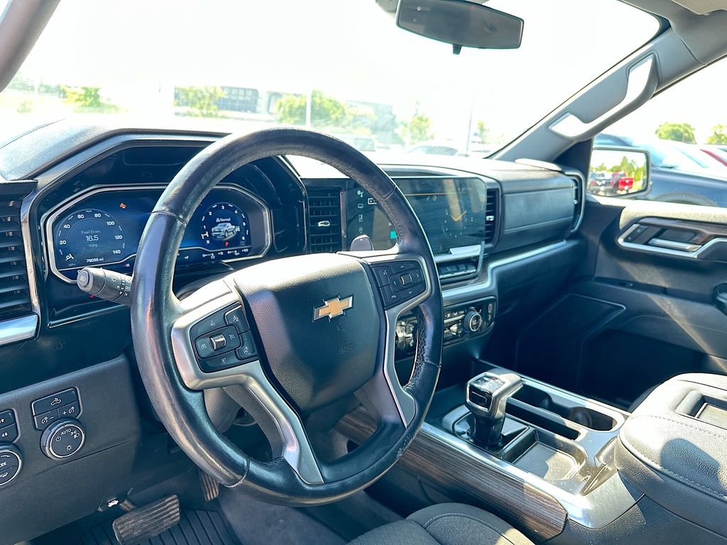 Used 2022 Chevrolet Silverado 1500 LT AWD/4WD image 10
