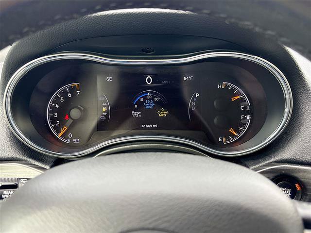 Used 2022 Jeep Grand Cherokee Laredo E AWD/4WD image 13