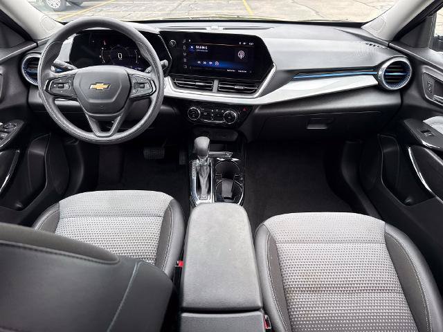Used 2025 Chevrolet Trax LT FWD image 10