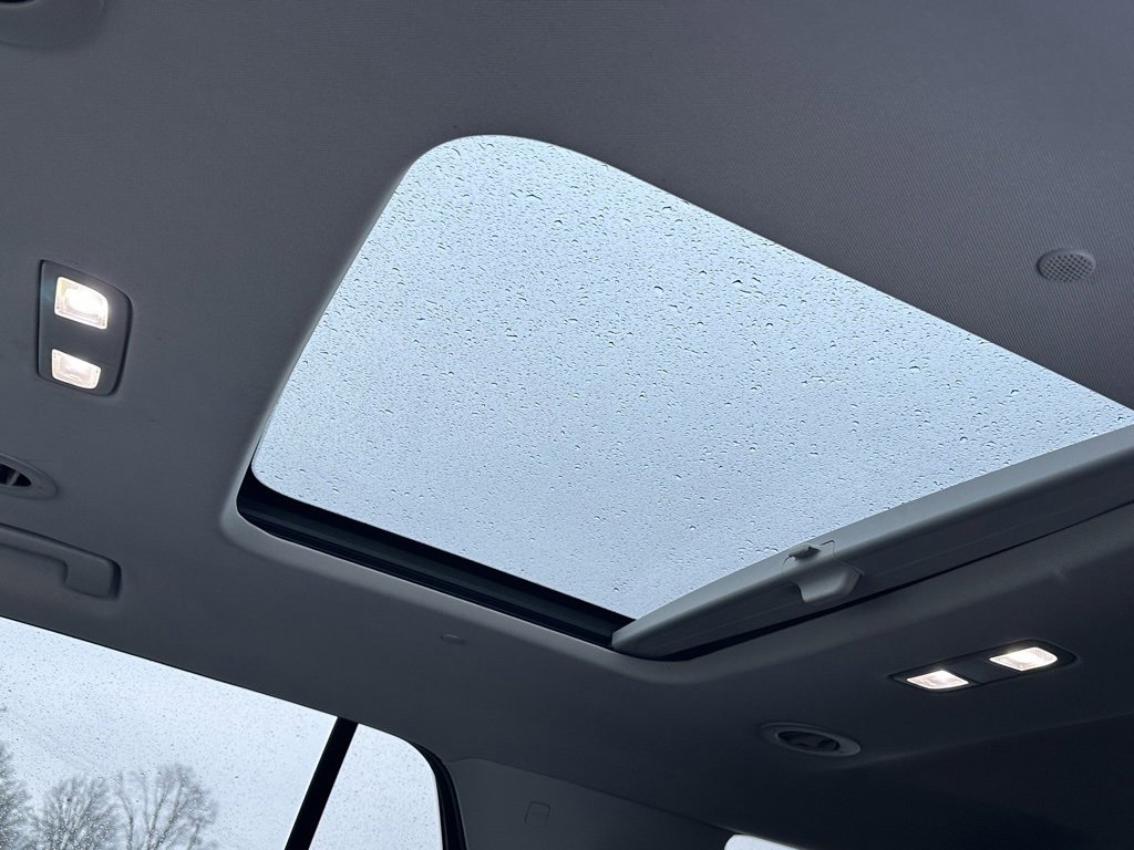 Used 2019 Chevrolet Traverse Premier w/ Driver Confidence II Package image 35