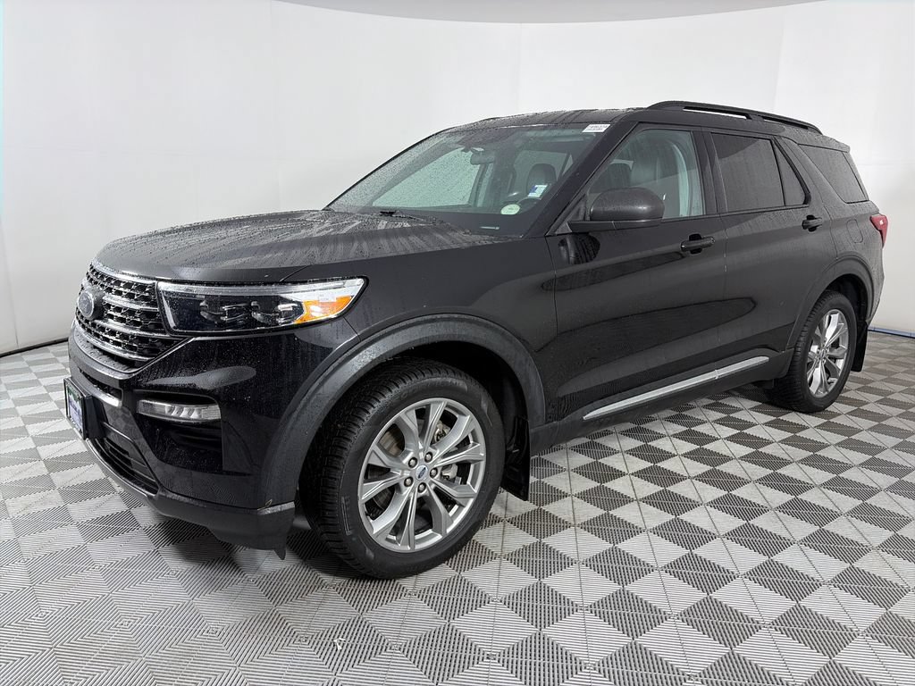 Certified 2023 Ford Explorer XLT w/ Equipment Group 202A AWD/4WD image 3