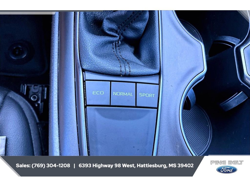 Used 2022 Toyota Camry SE FWD image 22