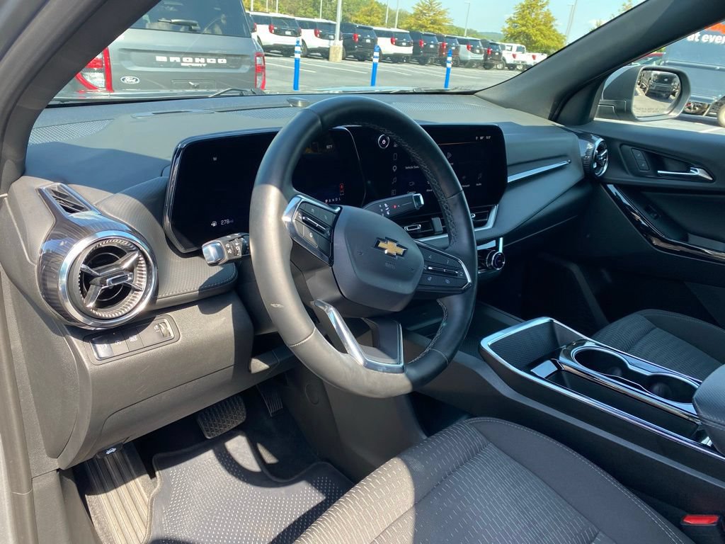 Used 2025 Chevrolet Equinox LT FWD image 9