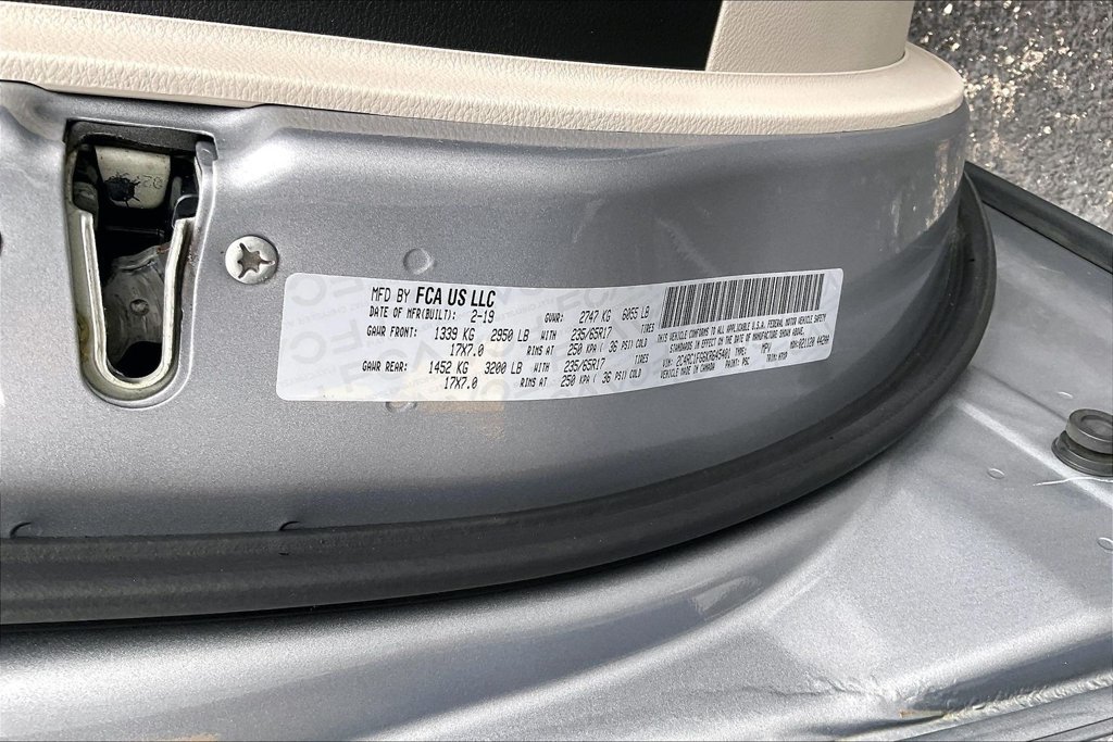 Used 2019 Chrysler Pacifica Touring Plus w/ Cold Weather Group FWD image 34