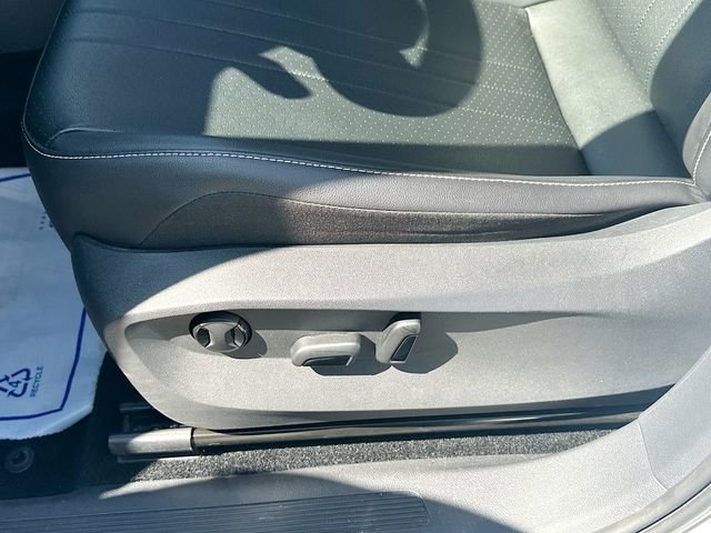 Used 2022 Volkswagen Tiguan SE image 21