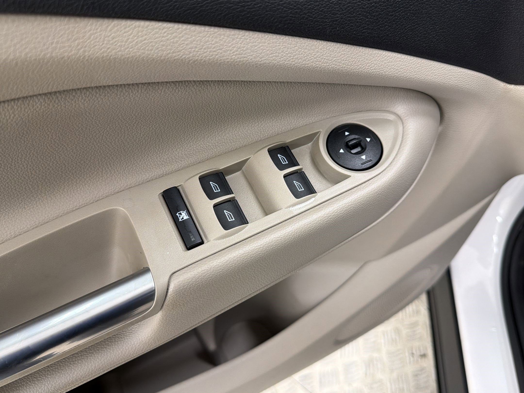 Certified 2018 Ford Escape SEL FWD image 22