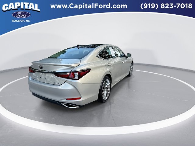 Used 2022 Lexus ES 350 Ultra Luxury w/ Accessory Package 2 FWD image 8