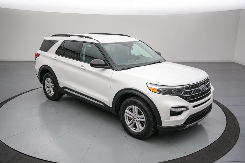 Certified 2024 Ford Explorer XLT w/ Equipment Group 202A AWD/4WD image 2