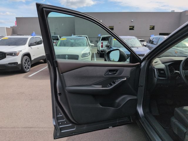Used 2023 Nissan Rogue S AWD/4WD image 26