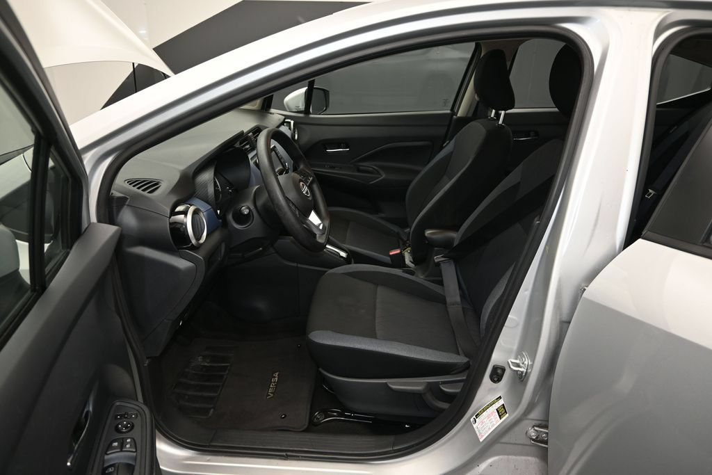 Used 2025 Nissan Versa SV FWD image 17
