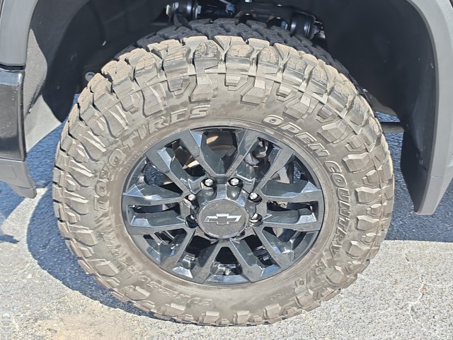 Used 2025 Chevrolet Silverado 2500 Custom w/ Custom Value Package AWD/4WD image 8