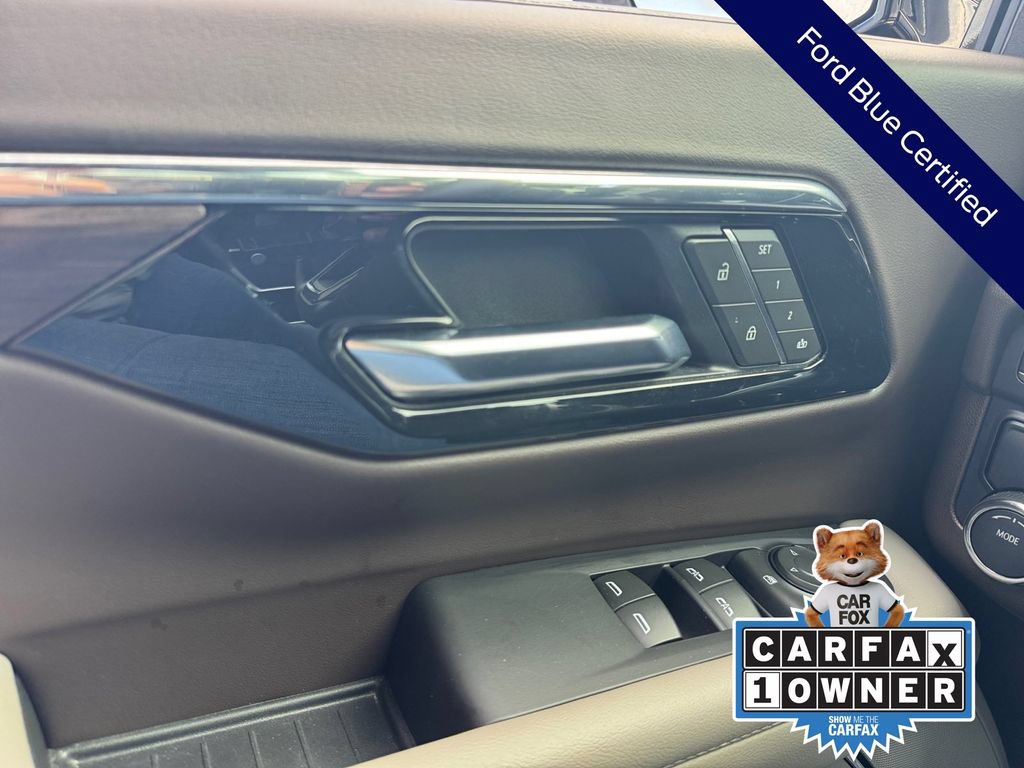 Used 2025 Chevrolet Suburban LT RWD image 40