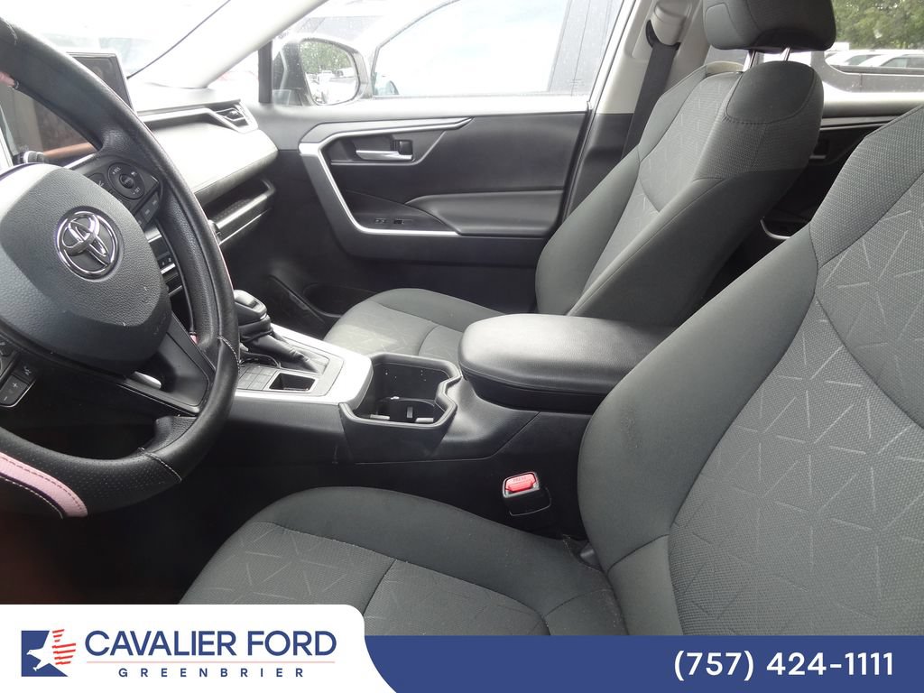 Used 2023 Toyota RAV4 XLE AWD/4WD image 9
