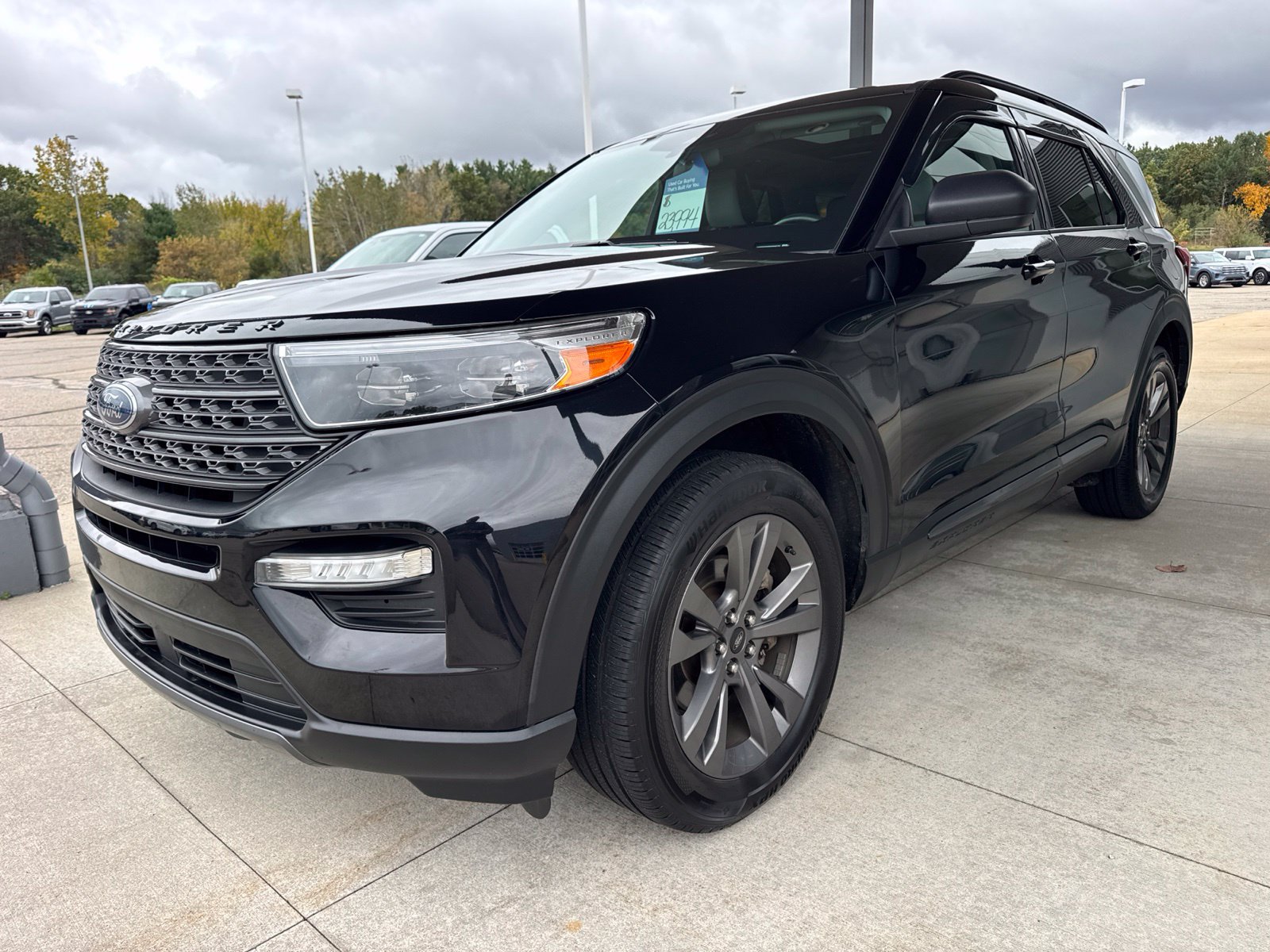 Certified 2021 Ford Explorer XLT w/ Equipment Group 202A AWD/4WD image 3