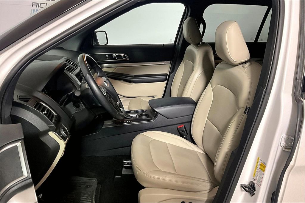 Certified 2019 Ford Explorer XLT w/ Equipment Group 202A FWD image 19