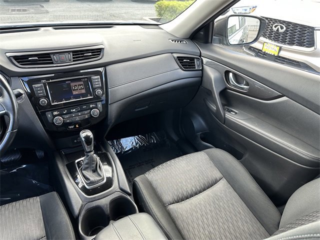 Used 2020 Nissan Rogue SV image 18