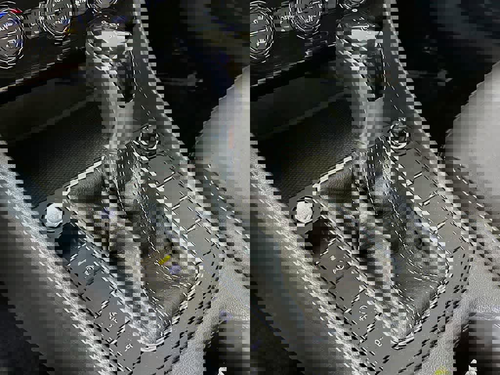 Used 2024 Volkswagen Jetta SE FWD image 21