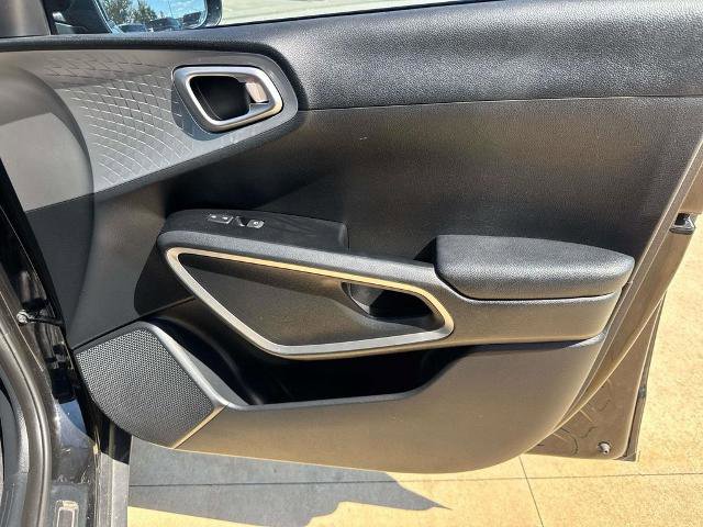Used 2021 Kia Soul LX FWD image 17