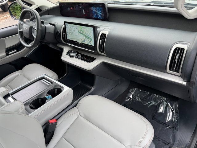 Certified 2025 Ford Expedition Active RWD image 9