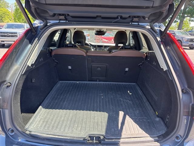 Used 2018 Volvo XC60 T5 Momentum w/ Convenience Package AWD/4WD image 16