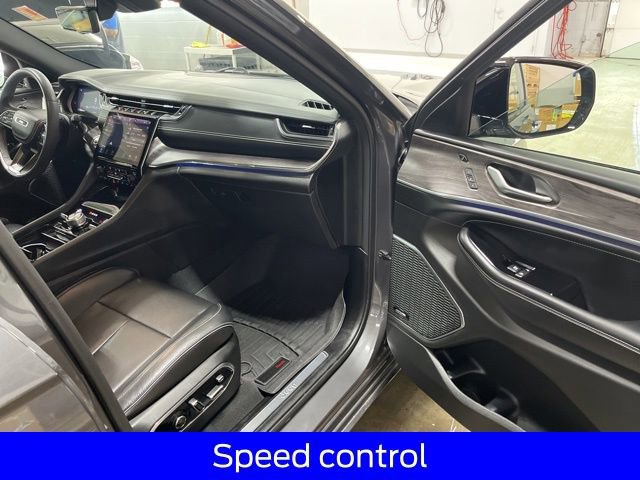 Used 2023 Jeep Grand Cherokee L Overland w/ Luxury Tech Group IV AWD/4WD image 23