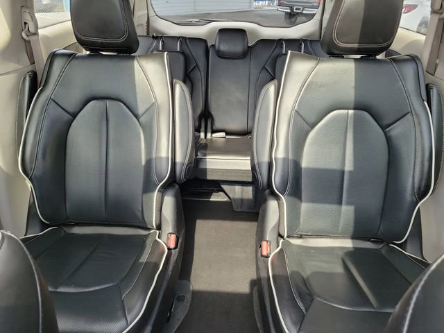 Used 2023 Chrysler Pacifica Limited image 16