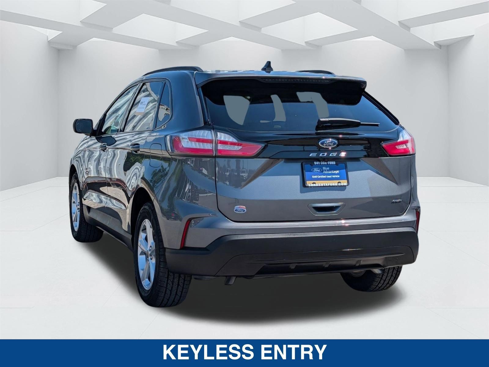 Certified 2024 Ford Edge SE image 2