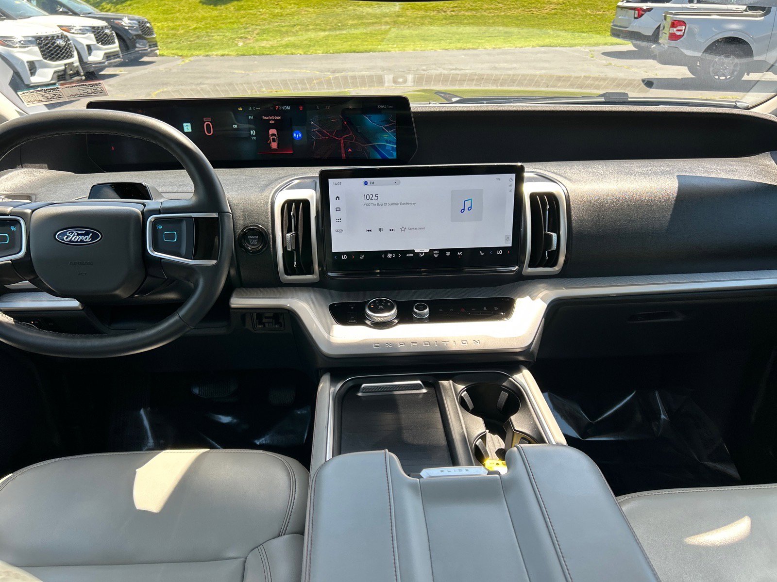Certified 2025 Ford Expedition Active AWD/4WD image 3