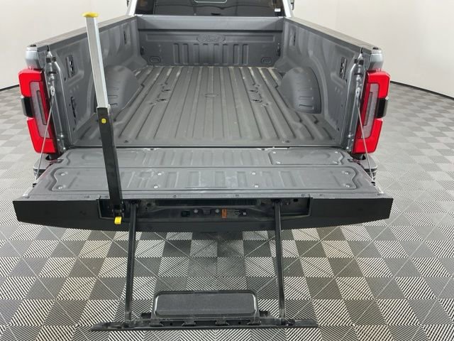 Certified 2024 Ford F450 Platinum w/ FX4 Off-Road Package AWD/4WD image 8