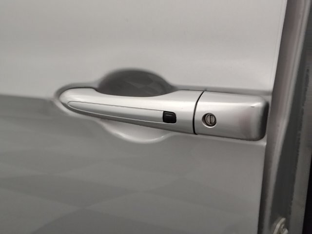 Used 2024 Chrysler Pacifica Touring-L FWD image 19