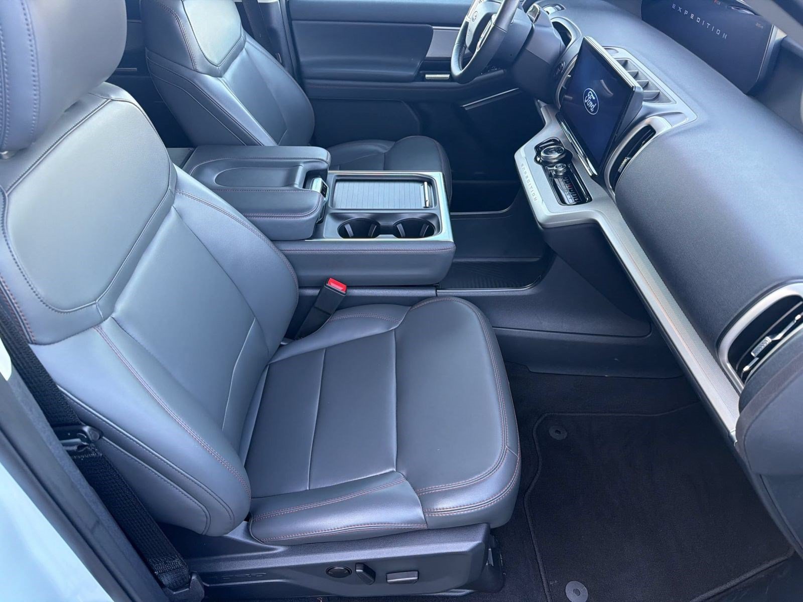 Certified 2025 Ford Expedition Active AWD/4WD image 23
