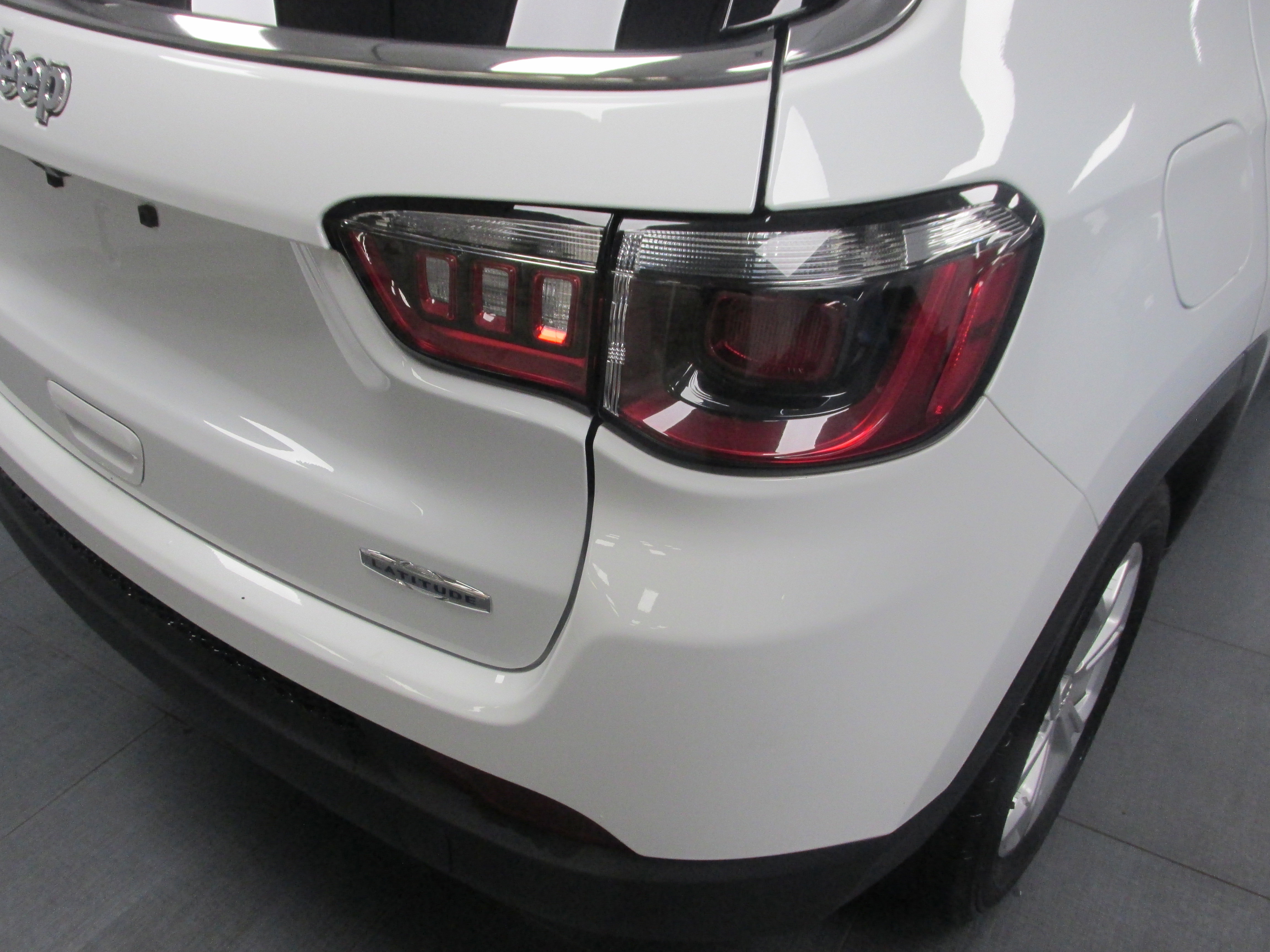 Used 2024 Jeep Compass Latitude image 11