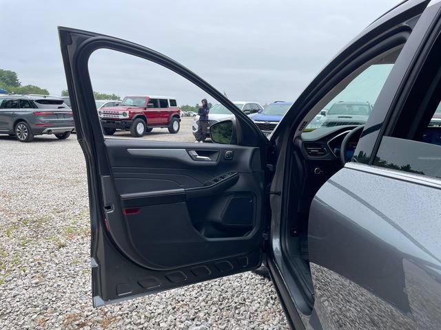 Certified 2025 Ford Escape Platinum AWD/4WD image 28