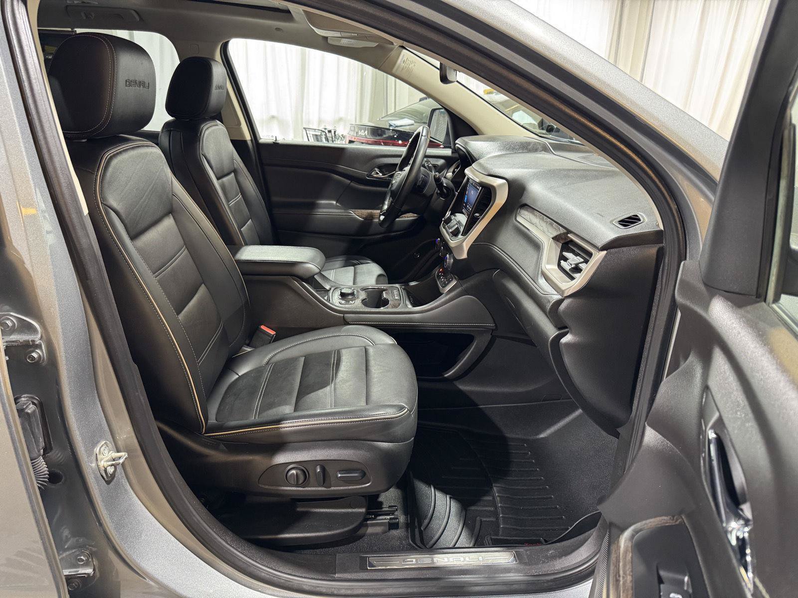 Used 2023 GMC Acadia Denali w/ Trailering Package AWD/4WD image 25