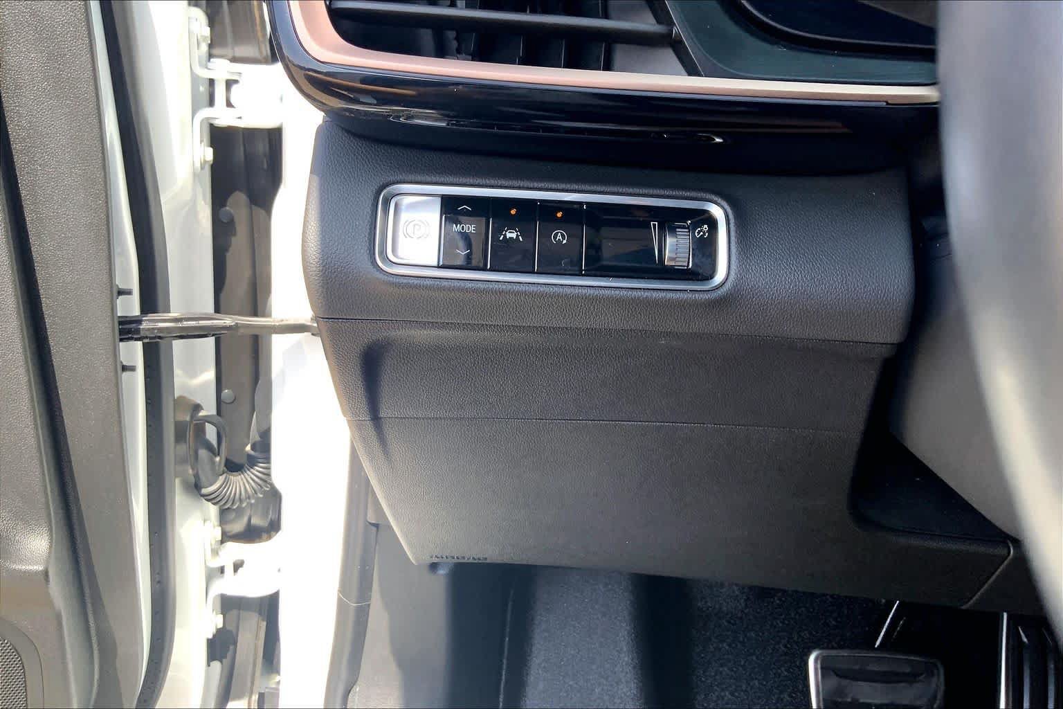 Used 2025 Buick Envision Sport Touring AWD/4WD image 36