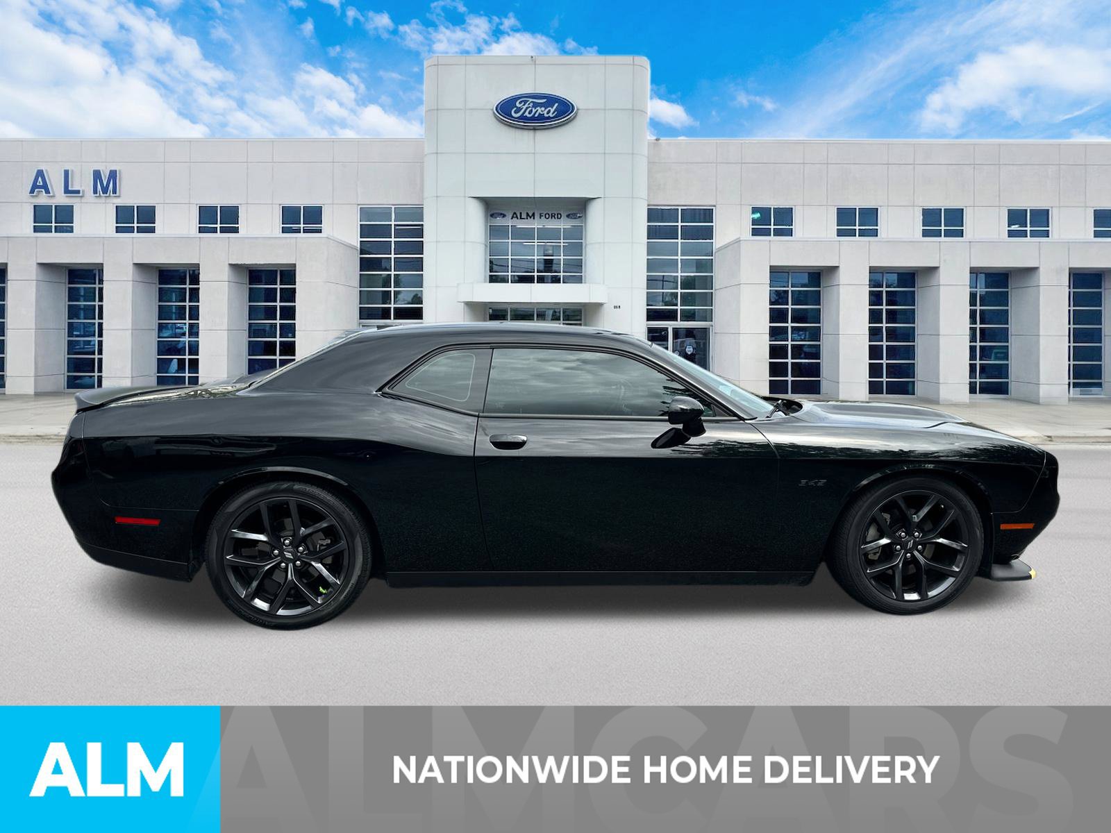 Used 2023 Dodge Challenger R/T w/ Blacktop Package RWD image 4