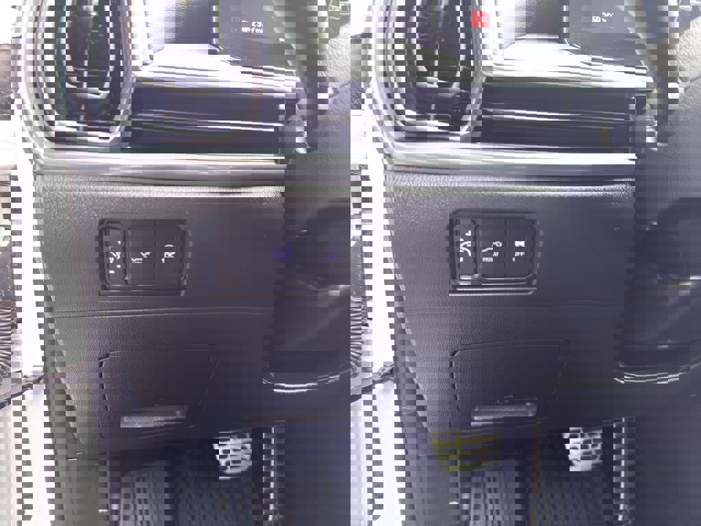 Used 2025 Kia Sorento SX image 18