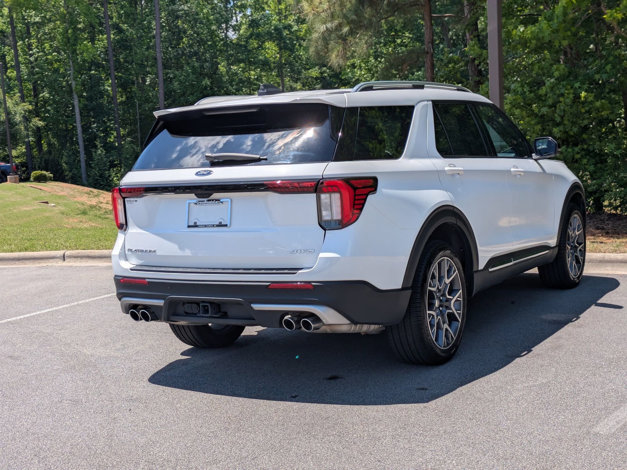 Certified 2025 Ford Explorer Platinum w/ Ultimate Package AWD/4WD image 3
