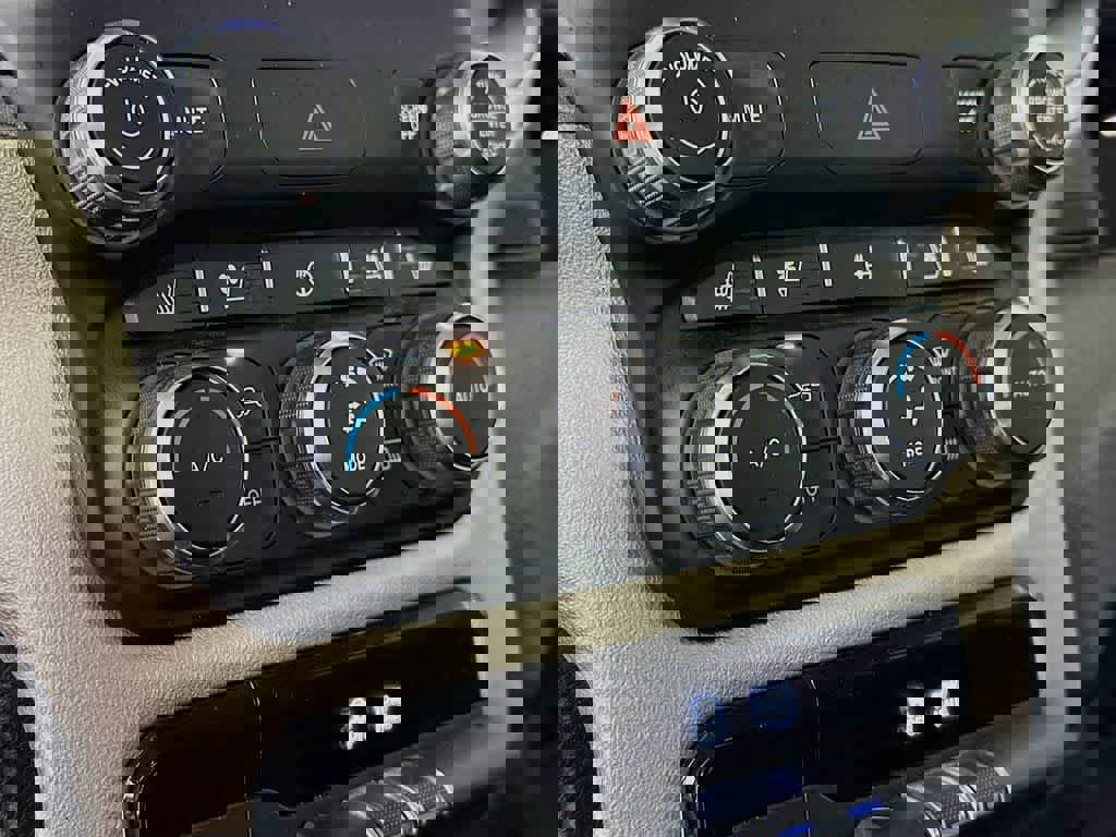 Used 2020 RAM 1500 Laramie w/ Off Road Group image 21