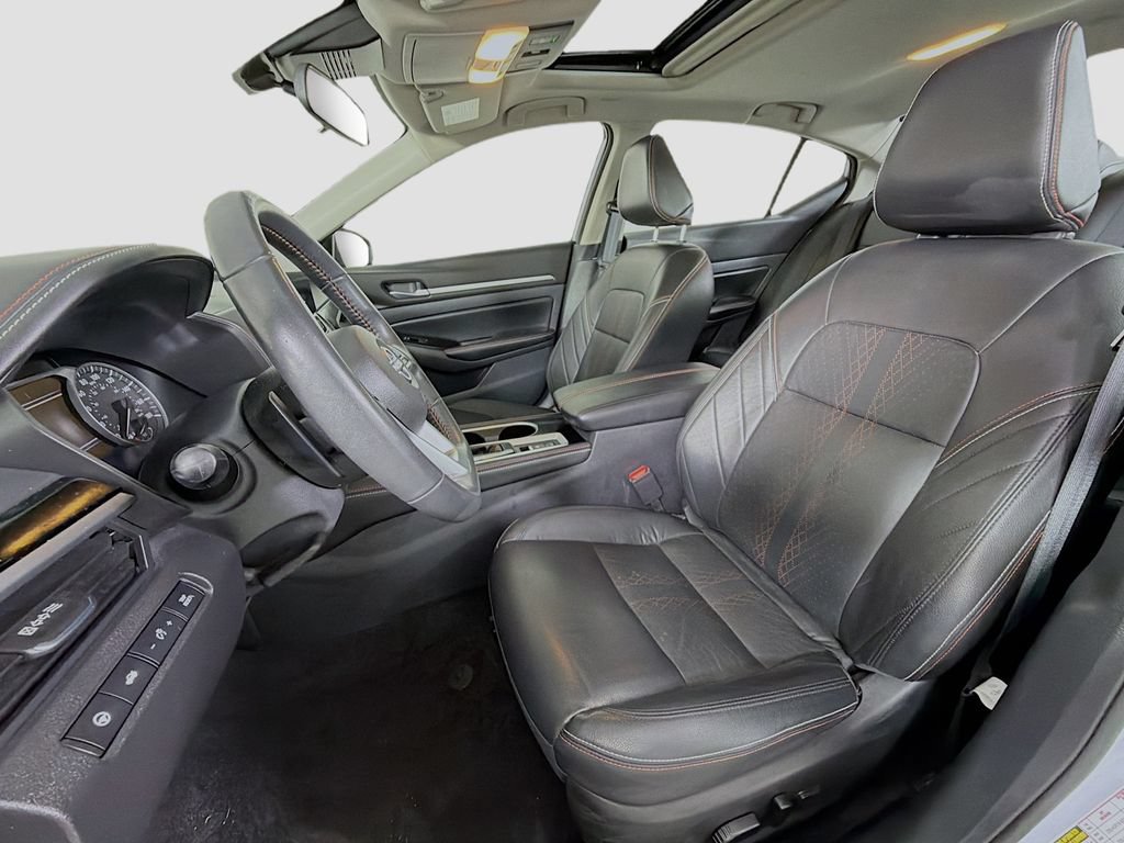 Used 2024 Nissan Altima 2.0 SR FWD image 14