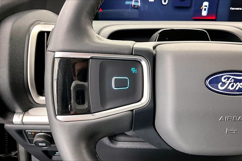 Certified 2025 Ford Expedition Active AWD/4WD image 18