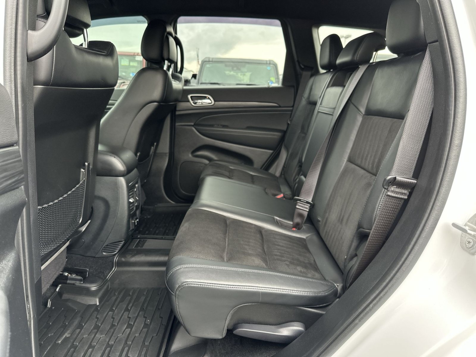 Used 2022 Jeep Grand Cherokee Laredo X AWD/4WD image 24