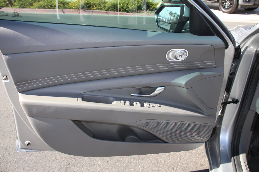 Used 2023 Hyundai Elantra SEL w/ Convenience Package FWD image 22