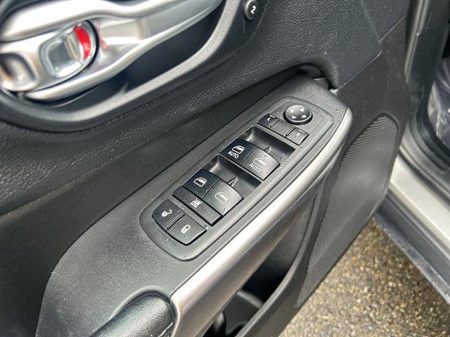 Used 2019 Jeep Cherokee Limited AWD/4WD image 20