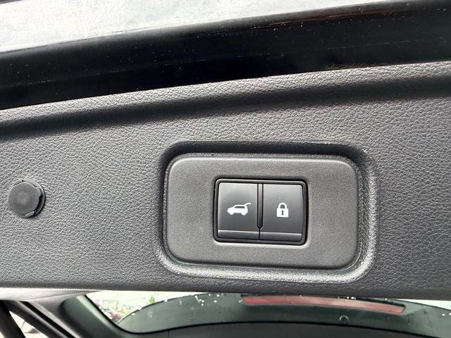 Used 2025 Nissan Pathfinder SL AWD/4WD image 8