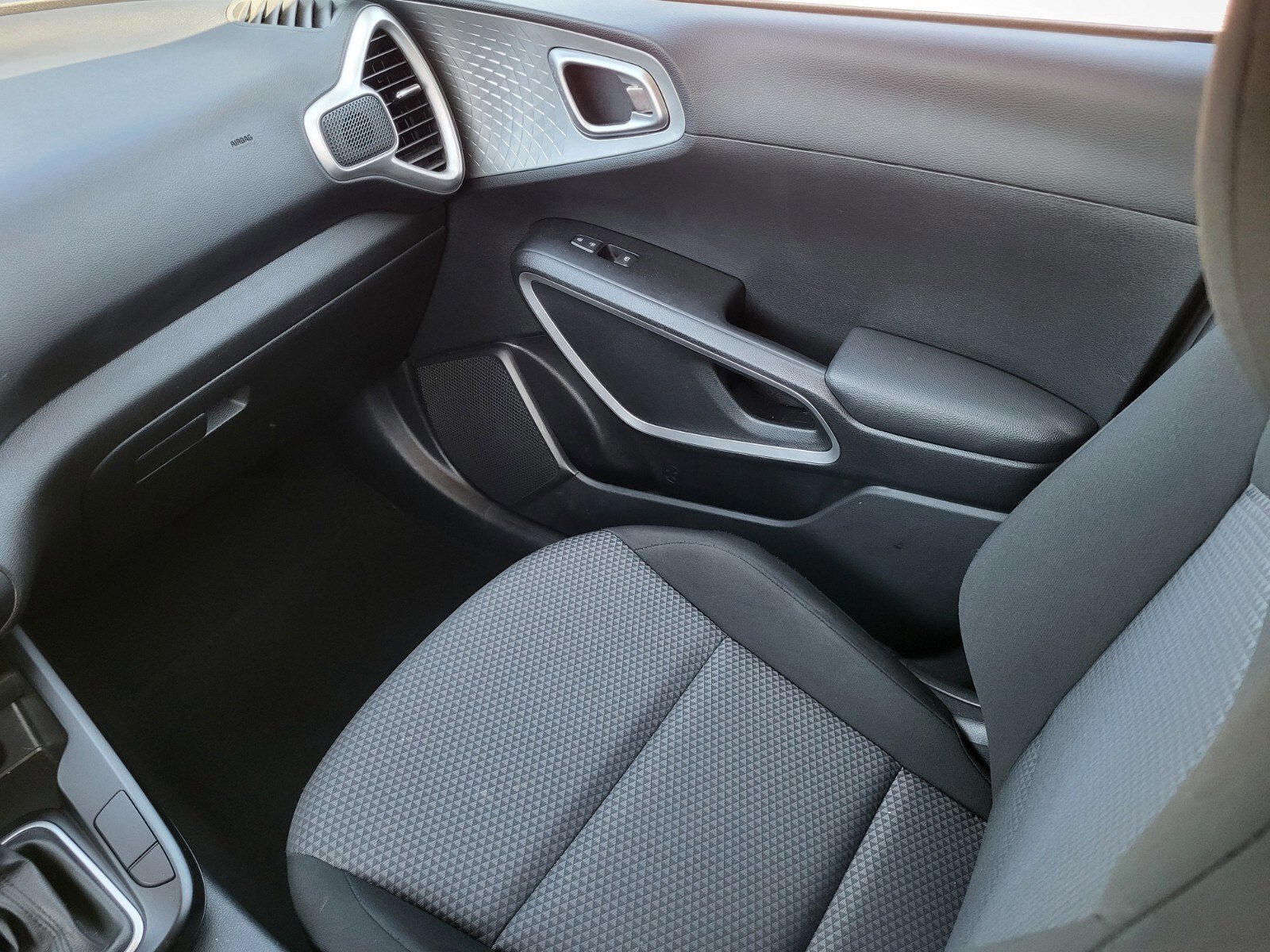 Used 2024 Kia Soul LX w/ Option Group 015 image 16