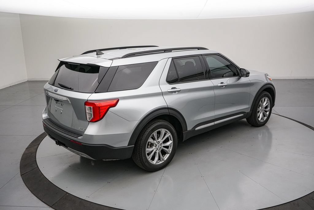 Certified 2024 Ford Explorer XLT w/ Equipment Group 202A AWD/4WD image 4
